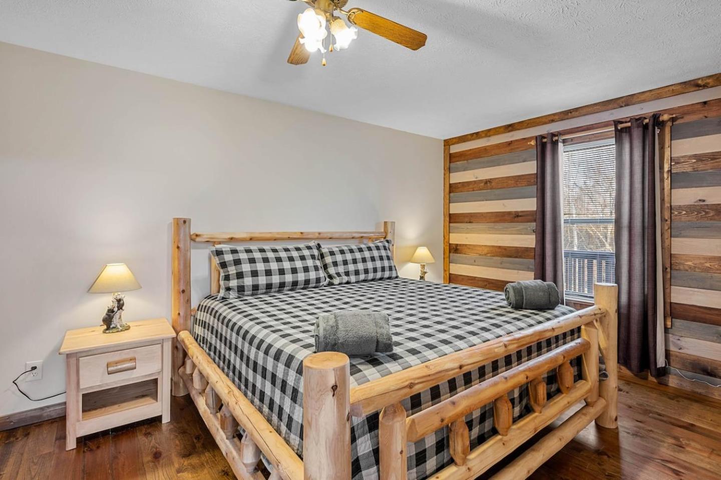 Dog Friendly! Views! Hot Tub! Close To Pf! Gsmnp Holiday home *