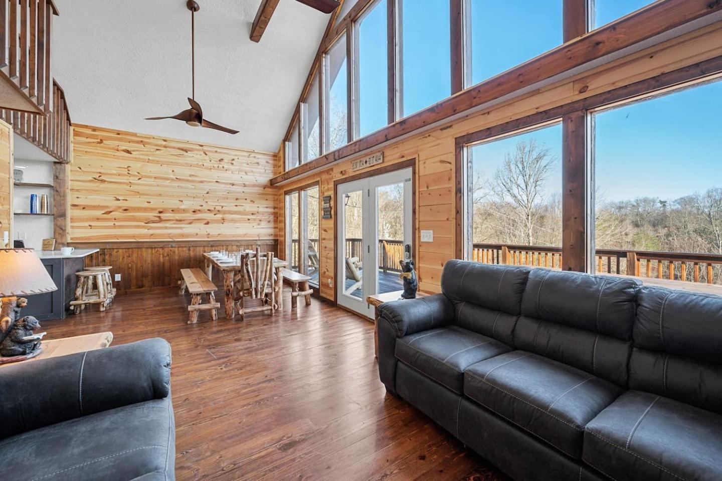 Dog Friendly! Views! Hot Tub! Close To Pf! Gsmnp *