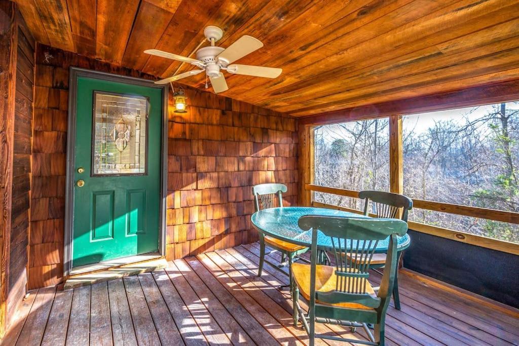 Dog Friendly! Views! Hot Tub! Close To Pf! Gsmnp Holiday home