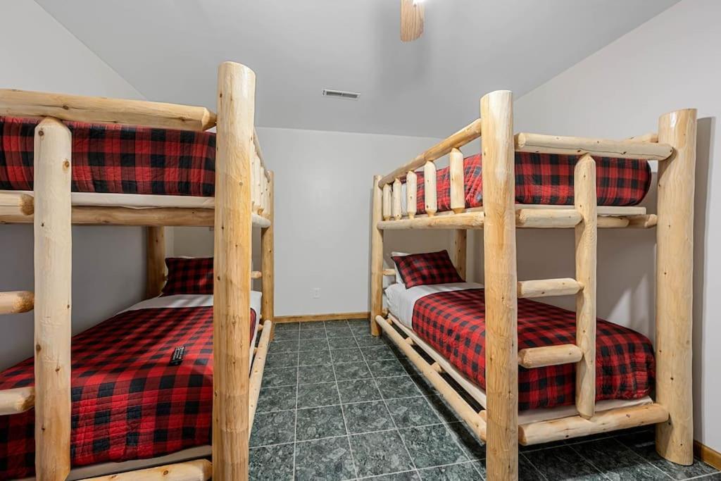 Dog Friendly! Views! Hot Tub! Close To Pf! Gsmnp *