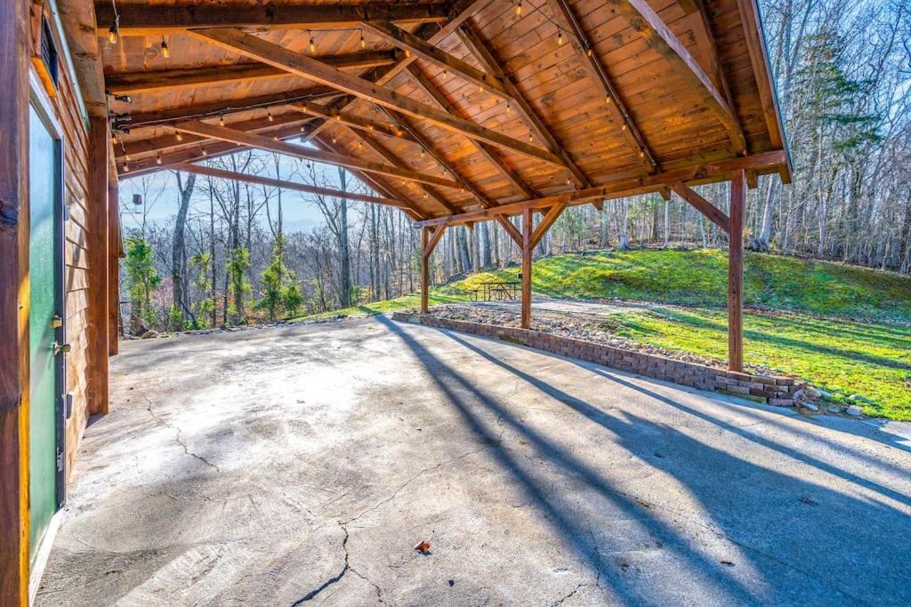 Dog Friendly! Views! Hot Tub! Close To Pf! Gsmnp Holiday home *