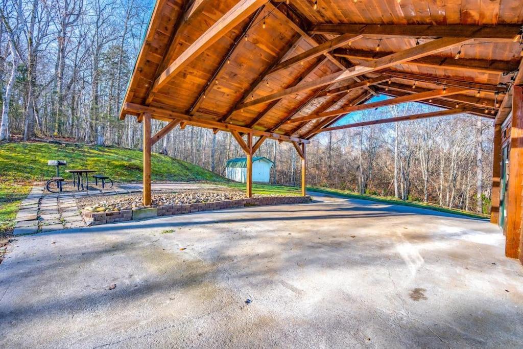 Holiday home Dog Friendly! Views! Hot Tub! Close To Pf! Gsmnp Sevierville