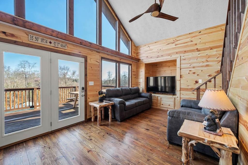 Dog Friendly! Views! Hot Tub! Close To Pf! Gsmnp * Sevierville