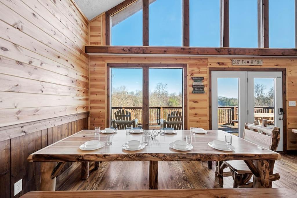 Dog Friendly! Views! Hot Tub! Close To Pf! Gsmnp Holiday home