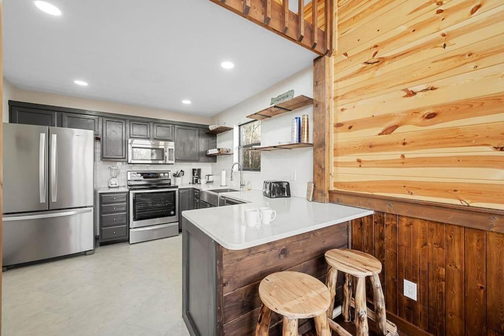 Dog Friendly! Views! Hot Tub! Close To Pf! Gsmnp *